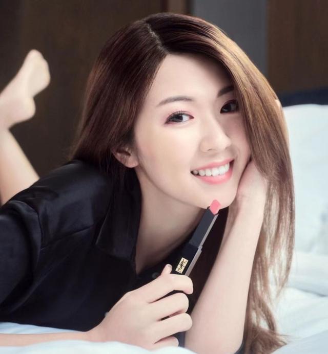 好尴尬!香港女神小花自曝酒后厕所上大号,获朋友超义气帮忙清洁