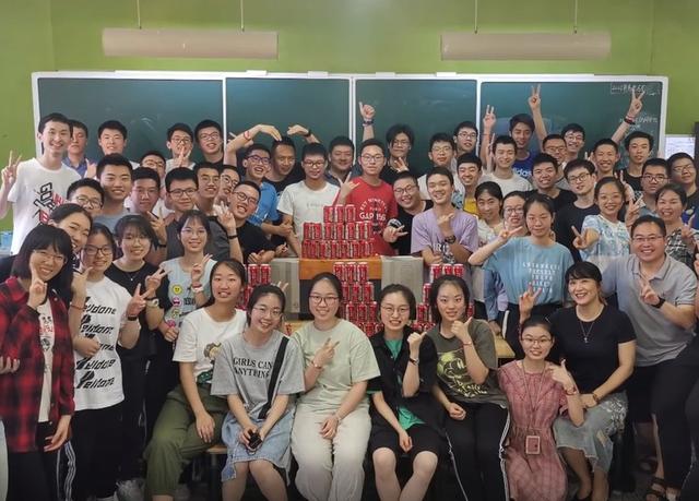 最后一课,“不要忘记老师的手机号码”…
