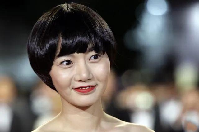 单身面瘫脸垮,40岁的裴斗娜却长在了我的审美上
