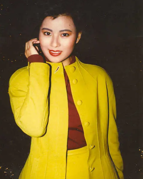 击败邱淑贞的港姐李美凤，拍三级也红不了，二婚嫁集团太子爷