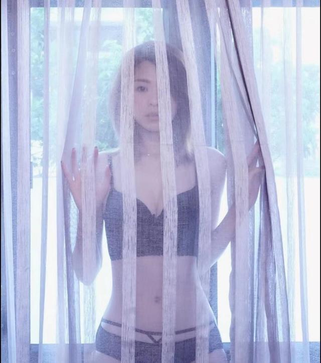 好尴尬!香港女神小花自曝酒后厕所上大号,获朋友超义气帮忙清洁
