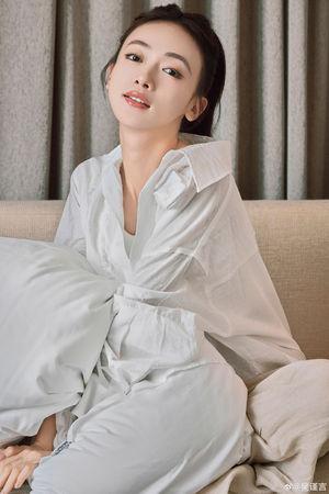 吴谨言婚后首公开露面!「蓬裙飘孕味」被爆料:私下都穿孕妇装