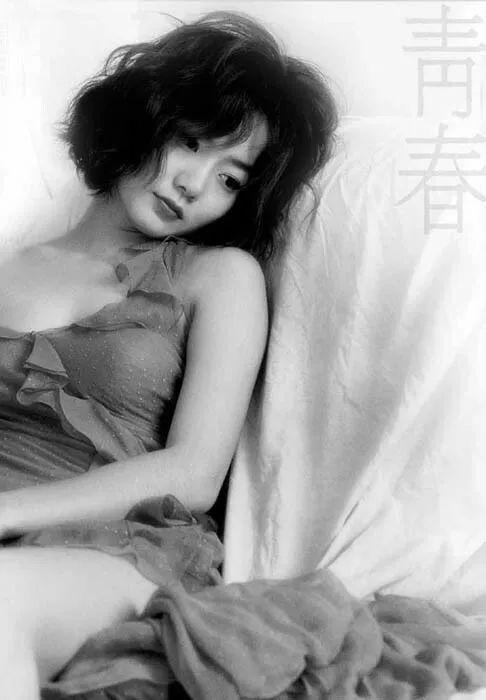 单身面瘫脸垮,40岁的裴斗娜却长在了我的审美上