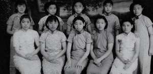 美女的大乳头要露个光(天乳运动有多疯狂？数万女性赤裸游街禁止束胸违者罚款50大洋)