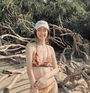 美女当街拉屎(好尴尬香港女神小花自曝酒后厕所上大号，获朋友超义气帮忙清洁)