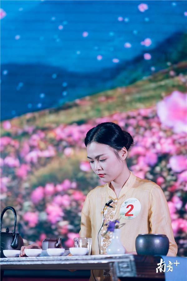 视频|惠州美女茶艺师“斗茶”,“请喝茶”可以很高雅!
