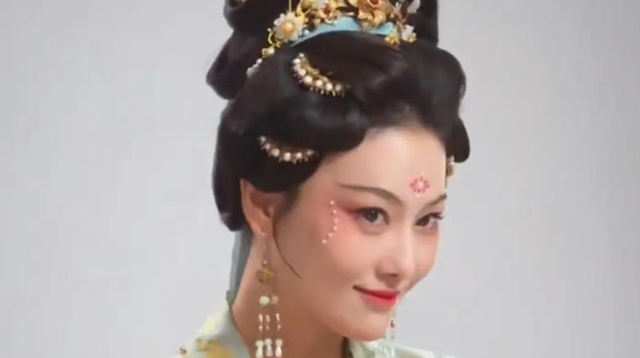 长得丑就别演美女，看《清明上河图》里的张馨予，这才是媚骨天成