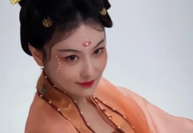 长得丑就别演美女，看《清明上河图》里的张馨予，这才是媚骨天成