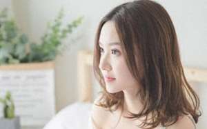 夸一个美女漂亮的句子(怎么夸女生漂亮的高情商句子：让赞美成为心灵的桥梁)