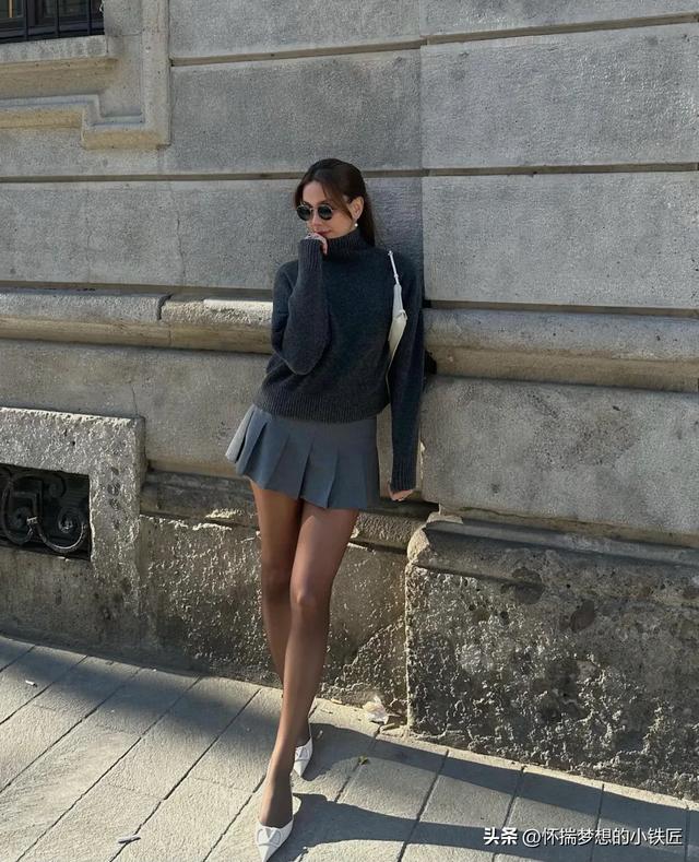 街拍来自土耳其的温柔美女,常住米兰,黑丝高跟的魅力无法拒绝