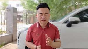 美女躲后备箱(六旬大爷贪恋20岁美女车模，囚禁后备箱10年？折磨经历令人发指)