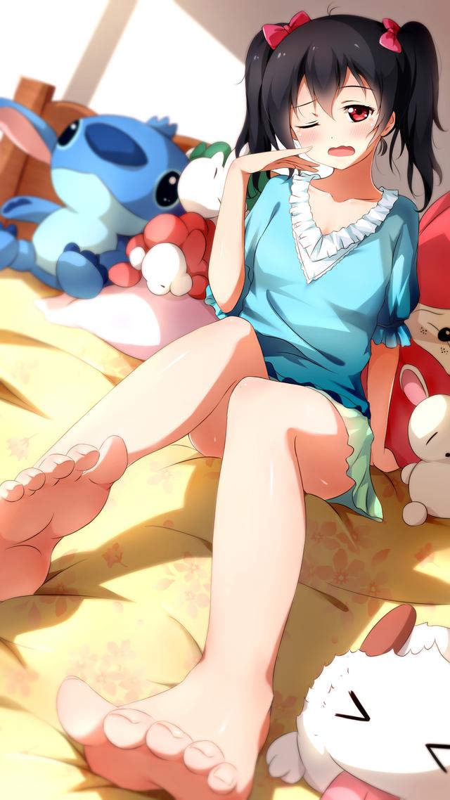 那些动漫中的人物光着脚丫会是怎样？蕾姆、初音、妮可、小埋