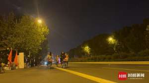 开封汽车吧(探访火爆的“夜骑开封”：青春狂欢背后，安全考验在持续)