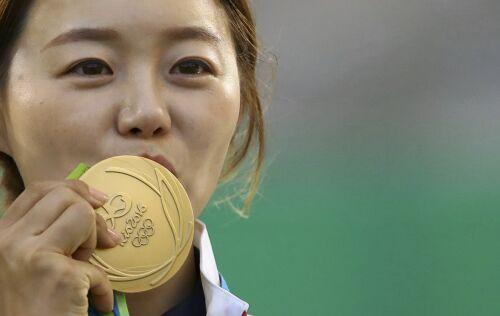 韩国美女神射手为磨砺强大内心睡在墓地，让蜥蜴等恶心动物身上爬