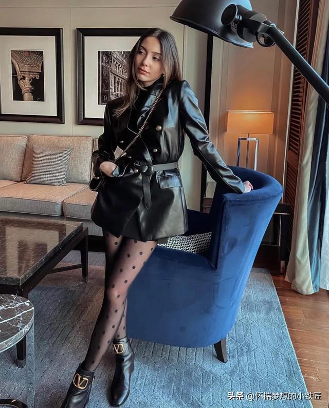 街拍来自土耳其的温柔美女,常住米兰,黑丝高跟的魅力无法拒绝