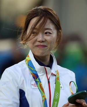 射手出美女(韩国美女神射手为磨砺强大内心睡在墓地，让蜥蜴等恶心动物身上爬)