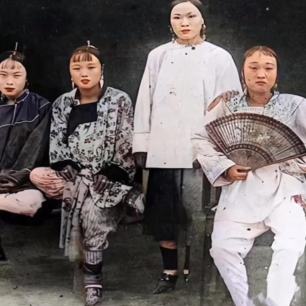 老照片再现！变态的纳粹德国，脱光犹太人女人衣服，集体屠杀