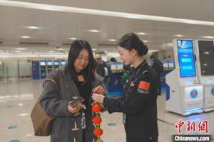 蛇年春节 杭州口岸免签入境外籍人员同比增长1.5倍