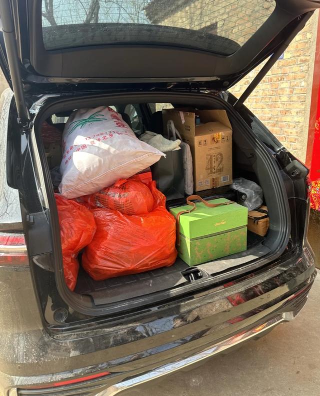 有人返广州400公里开了12小时?不怕!你有个被塞满的后备箱