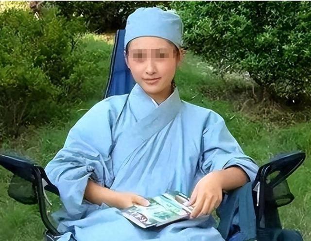 美女道士惊人秘术！九男徒弟齐揭底，真相令人咋舌