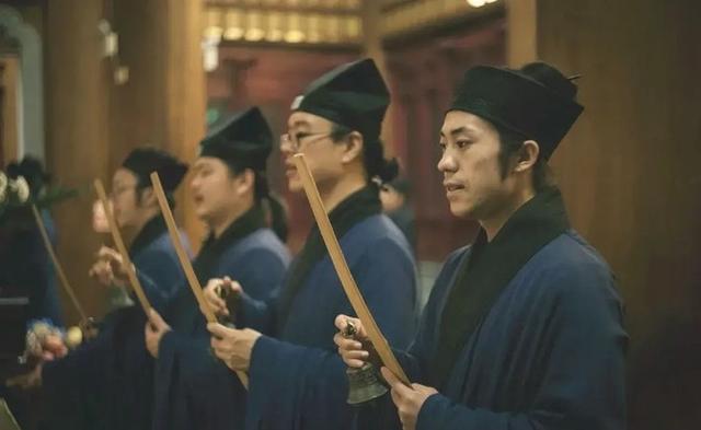 美女道士惊人秘术！九男徒弟齐揭底，真相令人咋舌