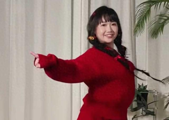 麦琳凭洗脑单曲火热出圈 魔性舞蹈被争相模仿 音乐天赋秒杀李行亮