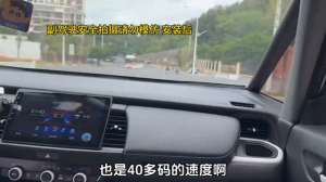 汽车导航屏幕里的灰尘(汽车中控台的缝隙较大，噪音大易进灰尘，快来试试这个中控)