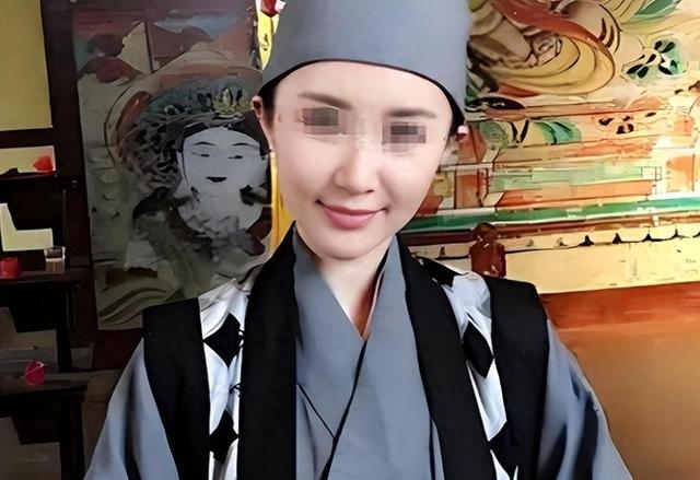 美女道士惊人秘术！九男徒弟齐揭底，真相令人咋舌