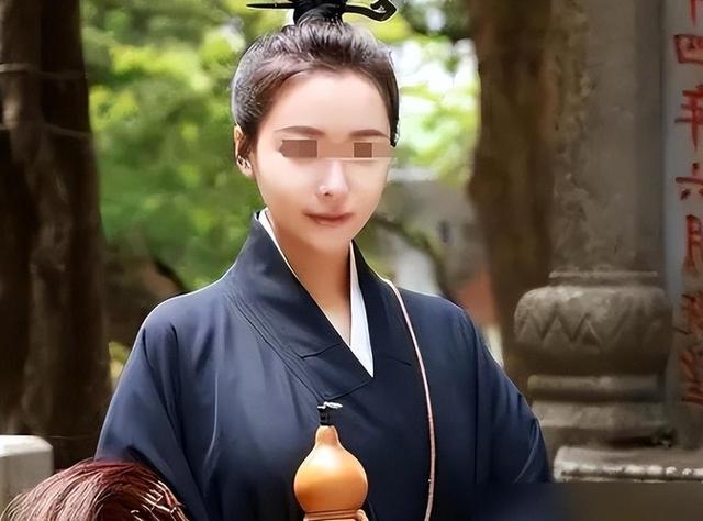 美女道士惊人秘术！九男徒弟齐揭底，真相令人咋舌