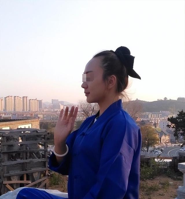 美女道士惊人秘术！九男徒弟齐揭底，真相令人咋舌