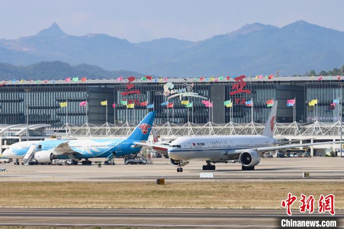 2025年春运三亚机场国际(地区)旅客吞吐量同比增长73.8%