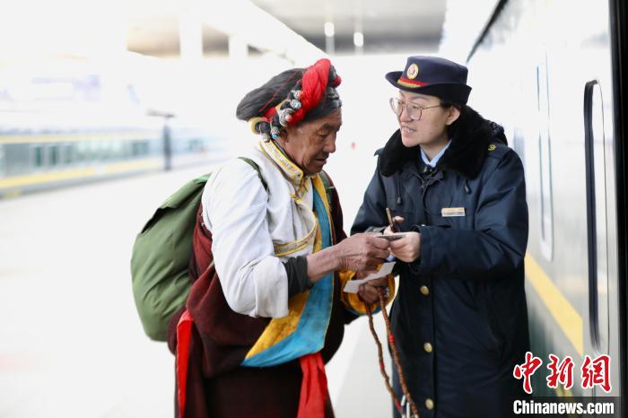 青藏铁路集团:春运累计发送旅客202.11万人次 同比增长3.29%
