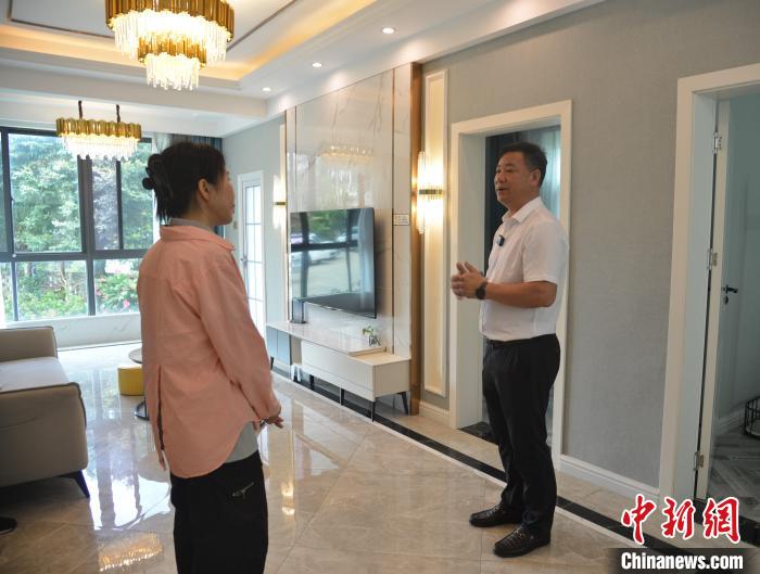 苏少洪代表:依托非遗传承 带领黎乡振兴