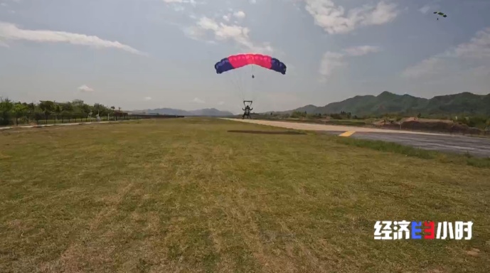 低空经济爆发！这些“会飞”的工作正吃香→