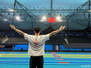 泳坛老将再战全国游泳冠军赛，坚韧拼搏的孙杨配得上众人掌声